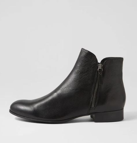 Django & Juliette Fabian Black