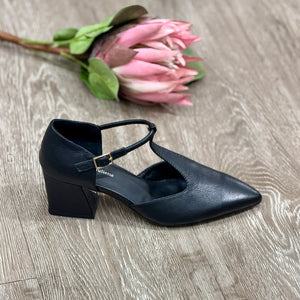 D&J Maskia Black Leather