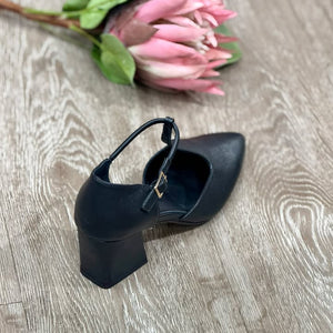 D&J Maskia Black Leather